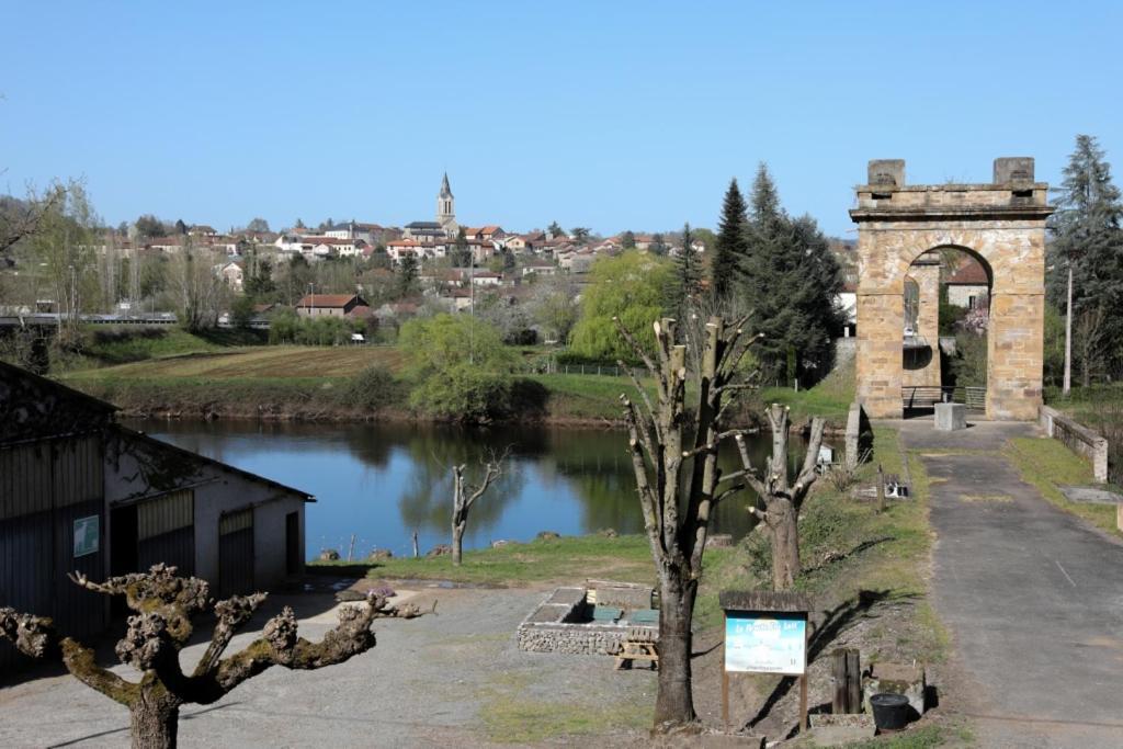 Hotel Le Pont De Livinhac Decazeville Exteriér fotografie